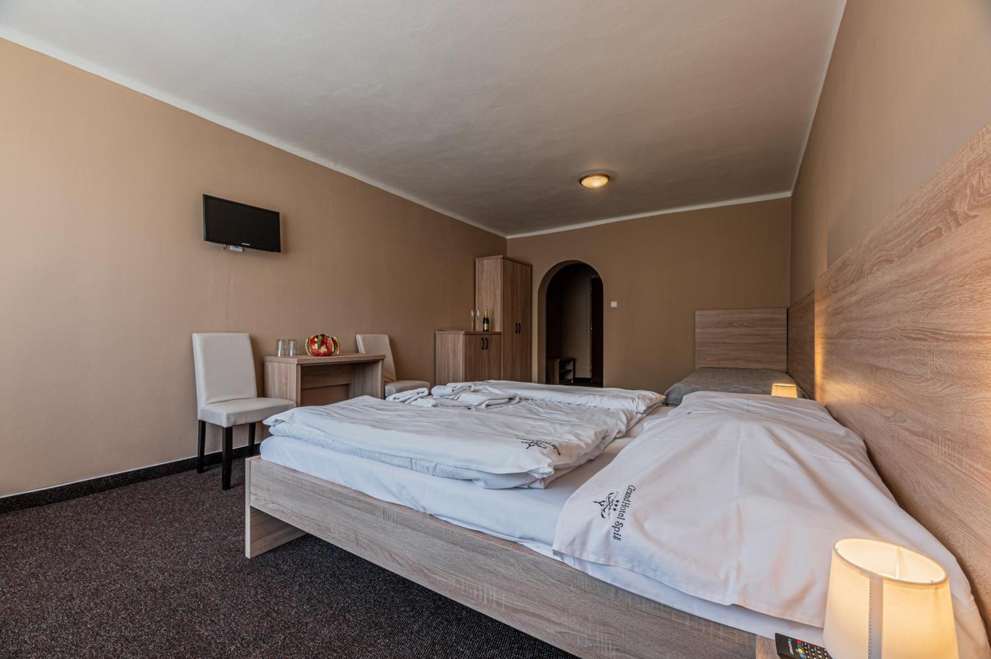 Grand Hotel Rooms Spišské Tomášovce Dış mekan fotoğraf