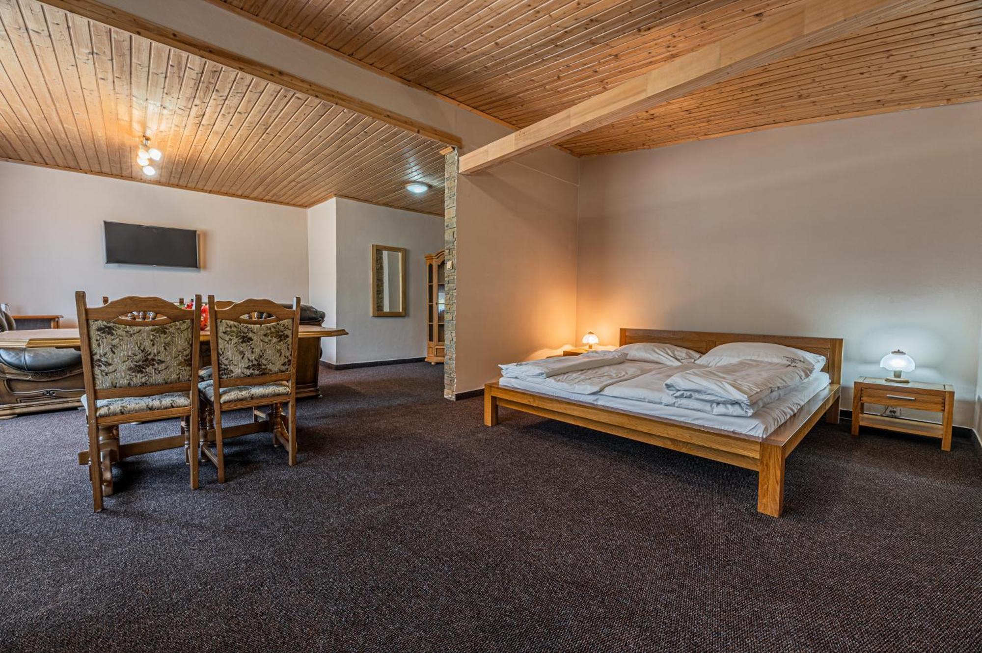 Grand Hotel Rooms Spišské Tomášovce Dış mekan fotoğraf